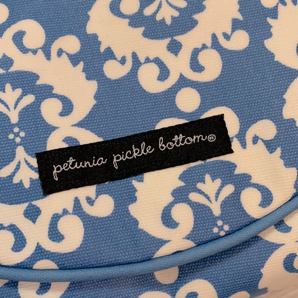 PETUNIA PICKLE BOTTOM Change it up clutch/wristlet/shoulder bag w changing pad - Picture 11 of 11